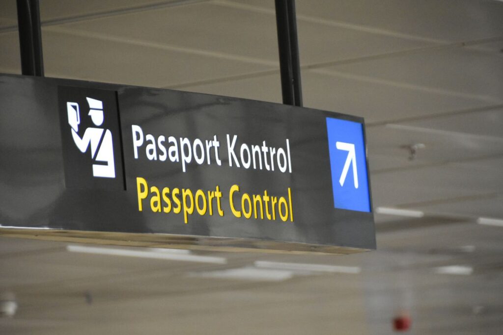 Beachten Sie bei Reisen nach London auch die Zoll- und Passkontrollen.