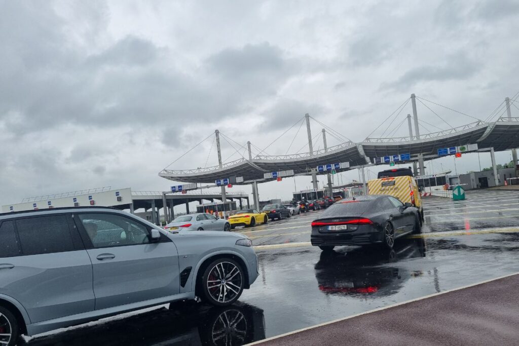 In der Warteschlange am Eurotunnel nach England